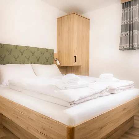 Peterlehen Apartment *